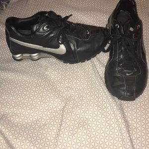 Black nike shox